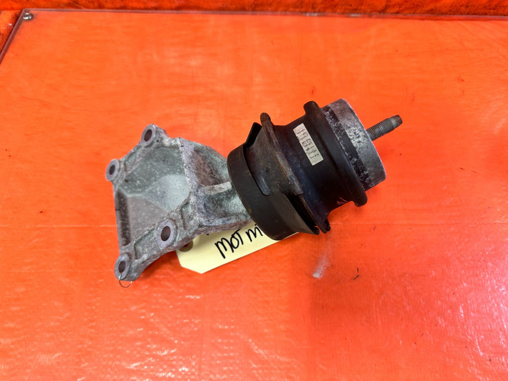 08 15 INFINITI G37 Q60   VQ37 RIGHT ALUMINUM ENGINE BRACKET RWD   OEM #3297