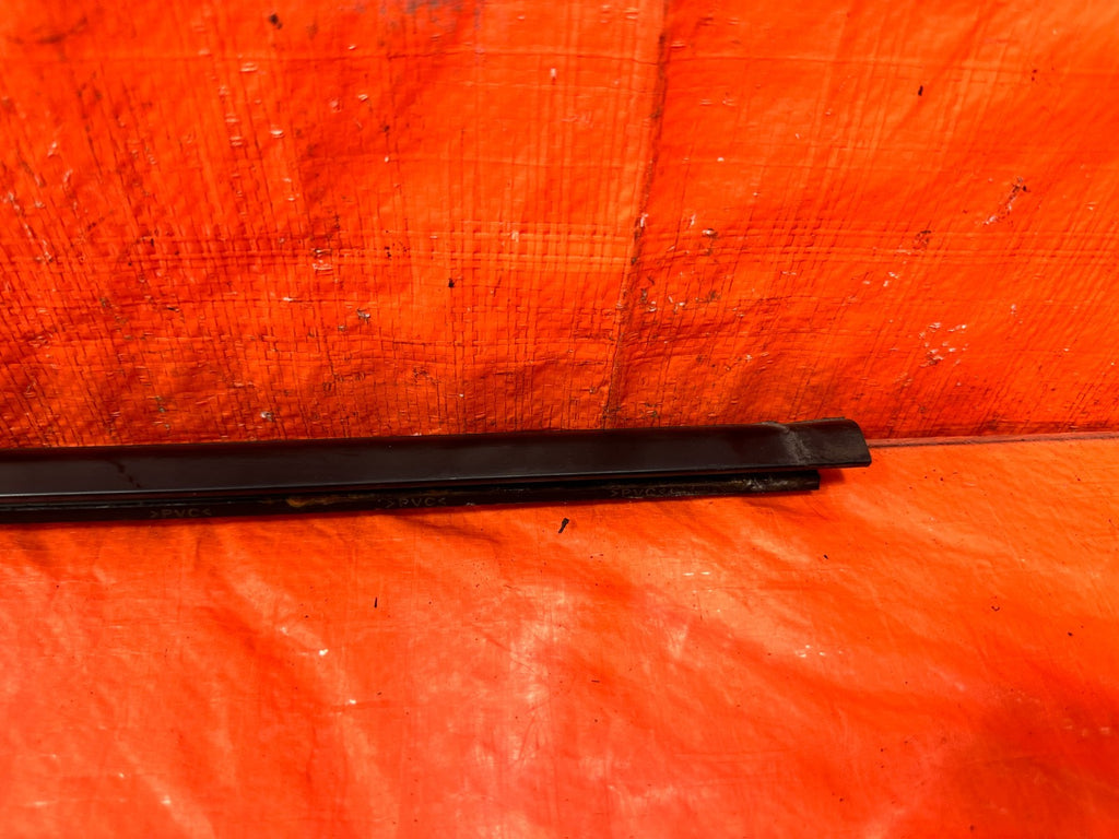 04 11 MAZDA RX8 RX 8   PASSENGER RIGHT EXTERIOR WINDOW GLASS TRIM   OEM #3034