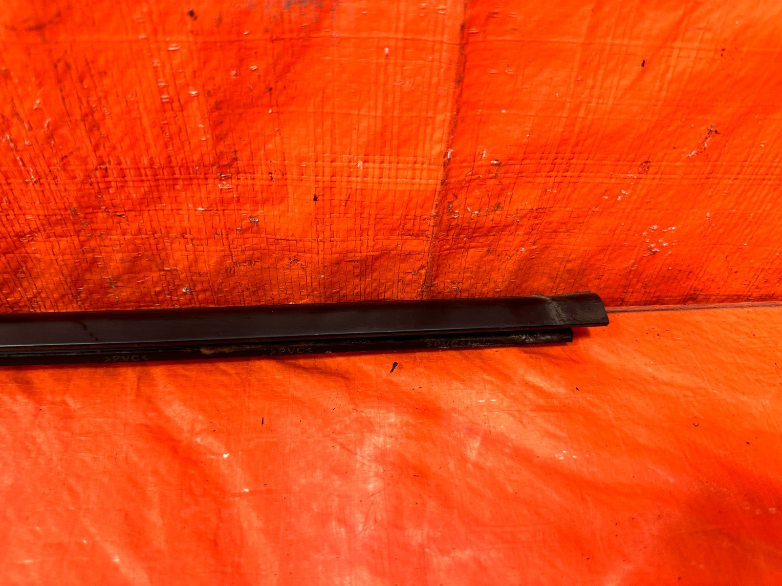 04 11 MAZDA RX8 RX 8   PASSENGER RIGHT EXTERIOR WINDOW GLASS TRIM   OEM #3034