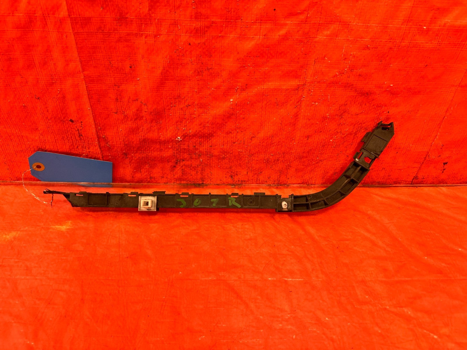 06 11 CIVIC 4D SEDAN   RIGHT REAR BUMPER RETAINER CLIP BRACKET   OEM #3071