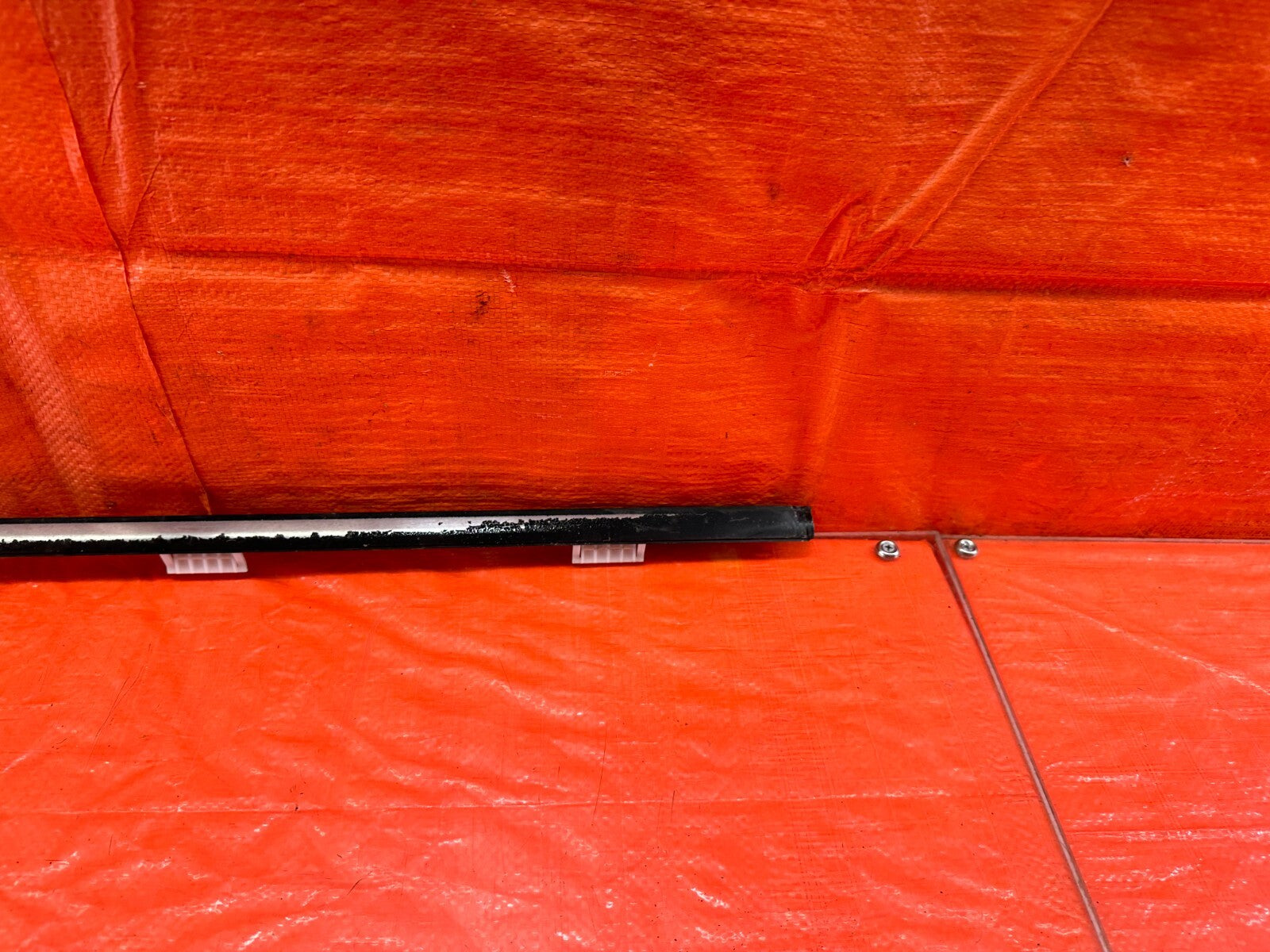 02 05 HONDA CIVIC SI EP3 HATCH   RIGHT FRONT EXTERIOR WINDOW GLASS TRIM OEM #2301