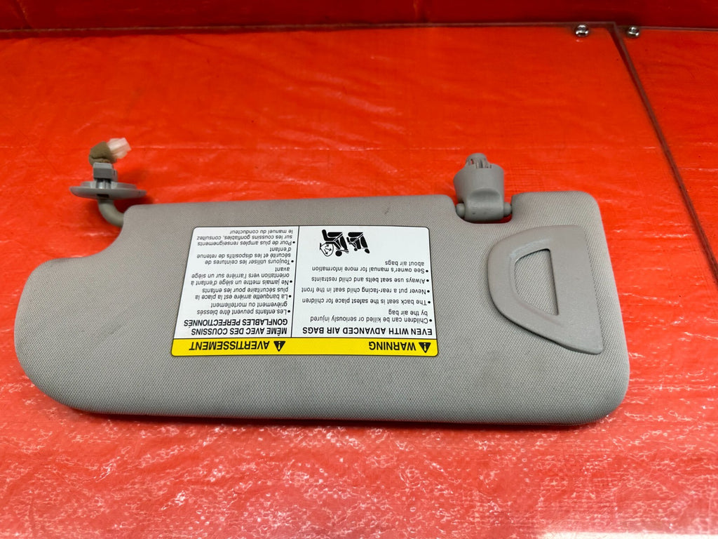 17 20 INFINITI Q50 / 17 20 Q60 SUNROOF MODEL   SUN VISOR PASSENGER RIGHT OEM 1855