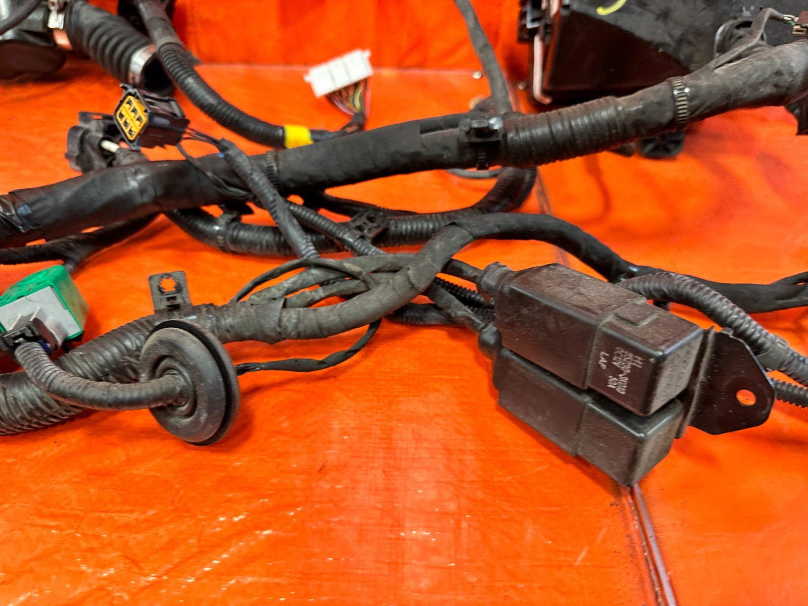 2013 13  HYUNDAI GENESIS COUPE R SPED ENGINE BAY UNDER THE HOOD HARNESS FUSE BOX12