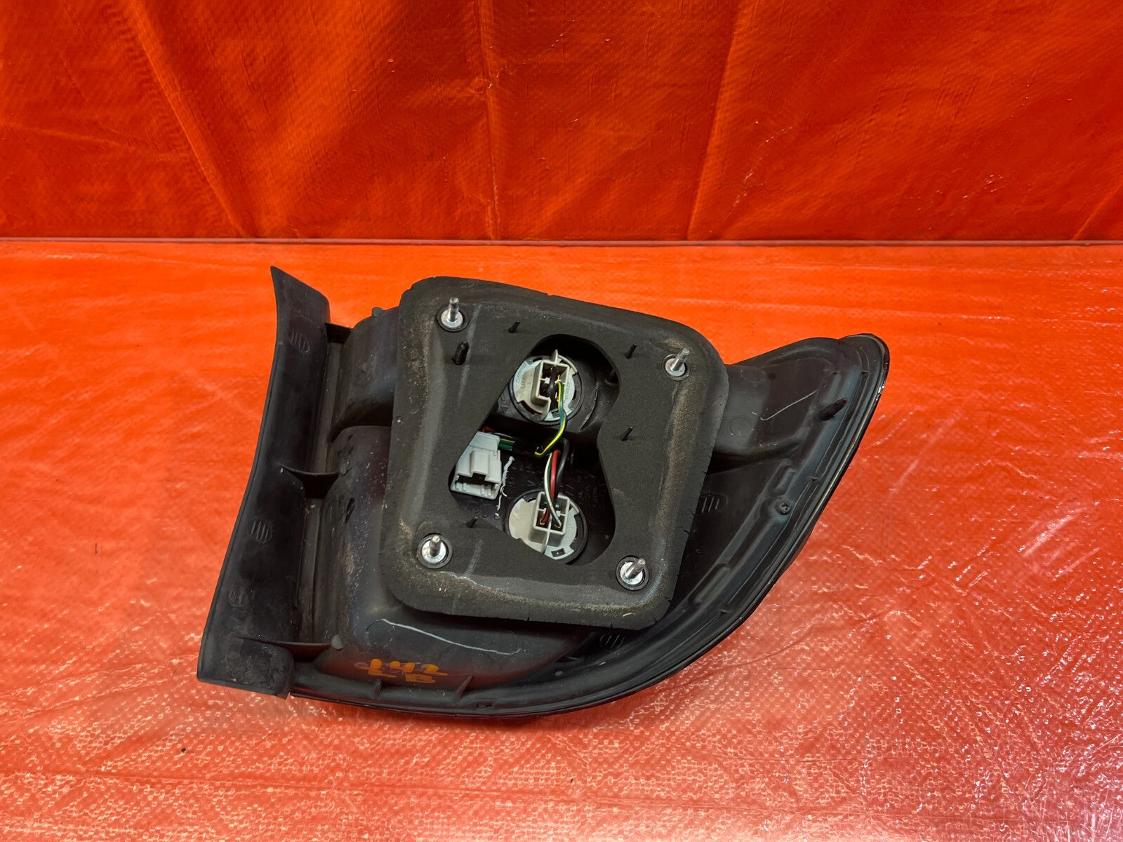 96 98 HONDA CIVIC 4D SEDAN   TAIL LIGHT LAMP  PASSENGER RIGHT OUTER SIDE OEM 1428