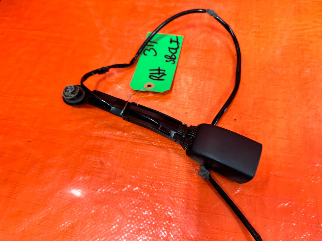 08 09 INFINITI G37 2D COUPE S PASSENGER RIGHT FRONT SEAT BELT CLIP BUCKLE  3112