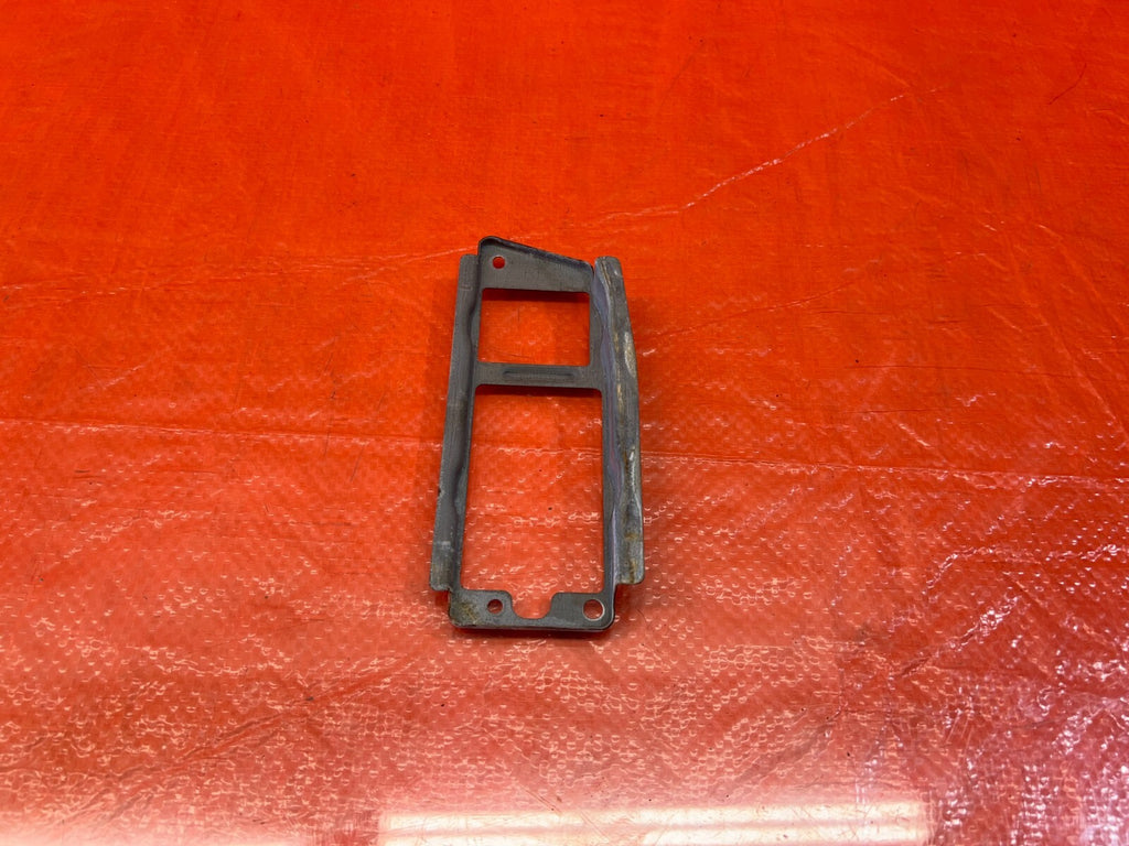 93 97 HONDA DEL SOL   WINDOW SWITCH DOOR PANEL BRACKET   RIGHT SIDE   OEM #1460