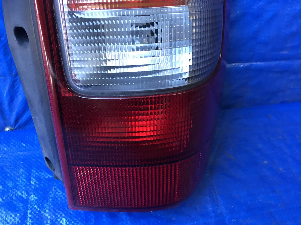 OEM 2000 2001 2002 2003 CHEVROLET SILHOUETTE PASSENGER RIGHT TAIL LIGHT R RH3