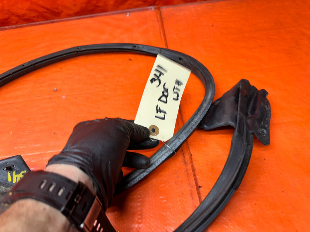 94-01 ACURA INTEGRA 4D 1.8L LEFT FRONT LF DRIVER DOOR WEATHER STRIP SEAL OEM #344
