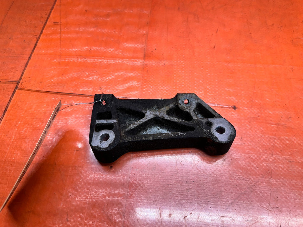 04-05 ACURA TSX 2.4L K24A2 A/C AIR CONDITIONING COMPRESSOR MOUNT BRACKET OEM #056