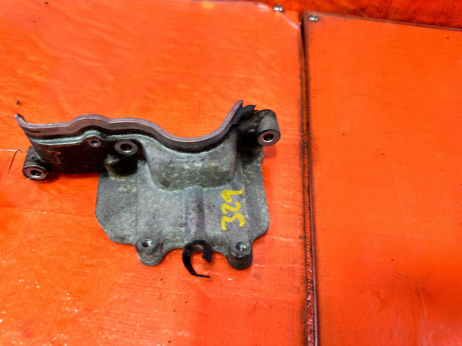 08 15 INFINITI G37 Q60 3.7L REAR CAMSHAFT ANGLE SENSOR COVER #3292