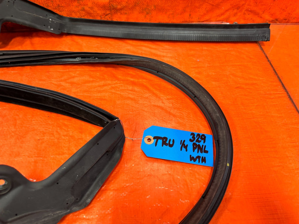 09 15 INFINITI G37 CONVERTIBLE REAR CONVERTIBLE TOP WEATHER STRIP RUBBER GASKET9
