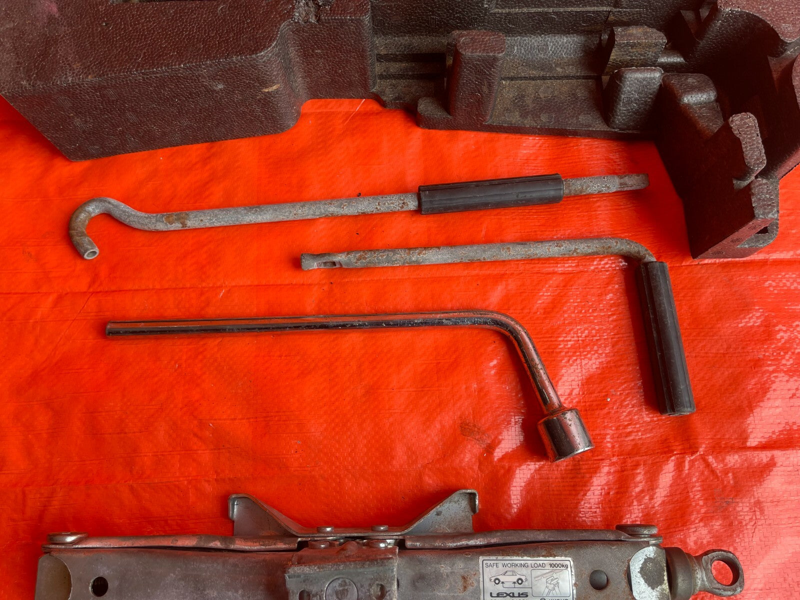 92 94 LEXUS SC300 SC400   EMERGENCY / SPARE TIRE TOOL KIT W/ JACK   OEM OE #645