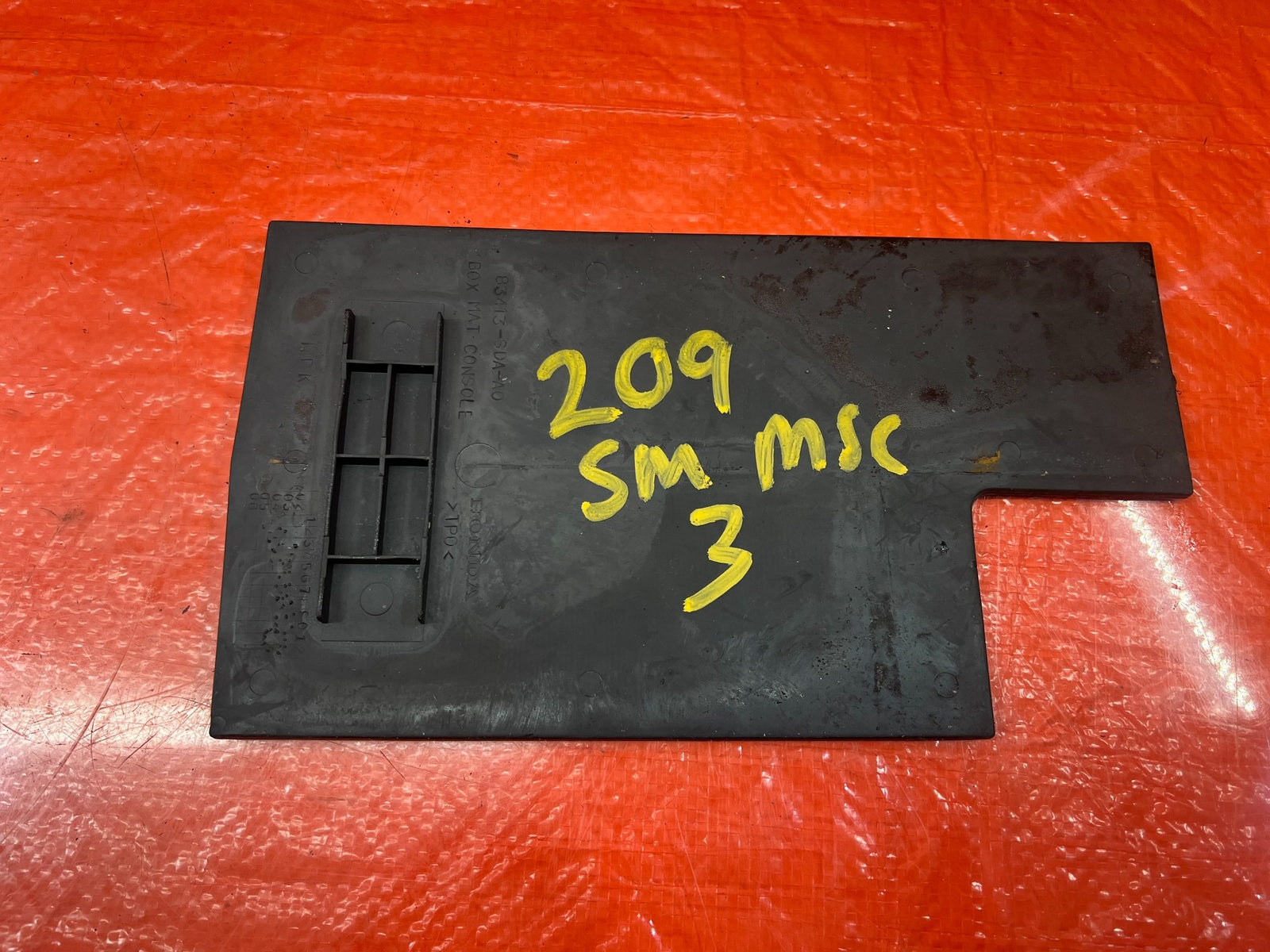 04 08 ACURA TSX   ARM REST / CENTER CONSOLE PLASTIC LINING INSERT PAD   OEM #2098