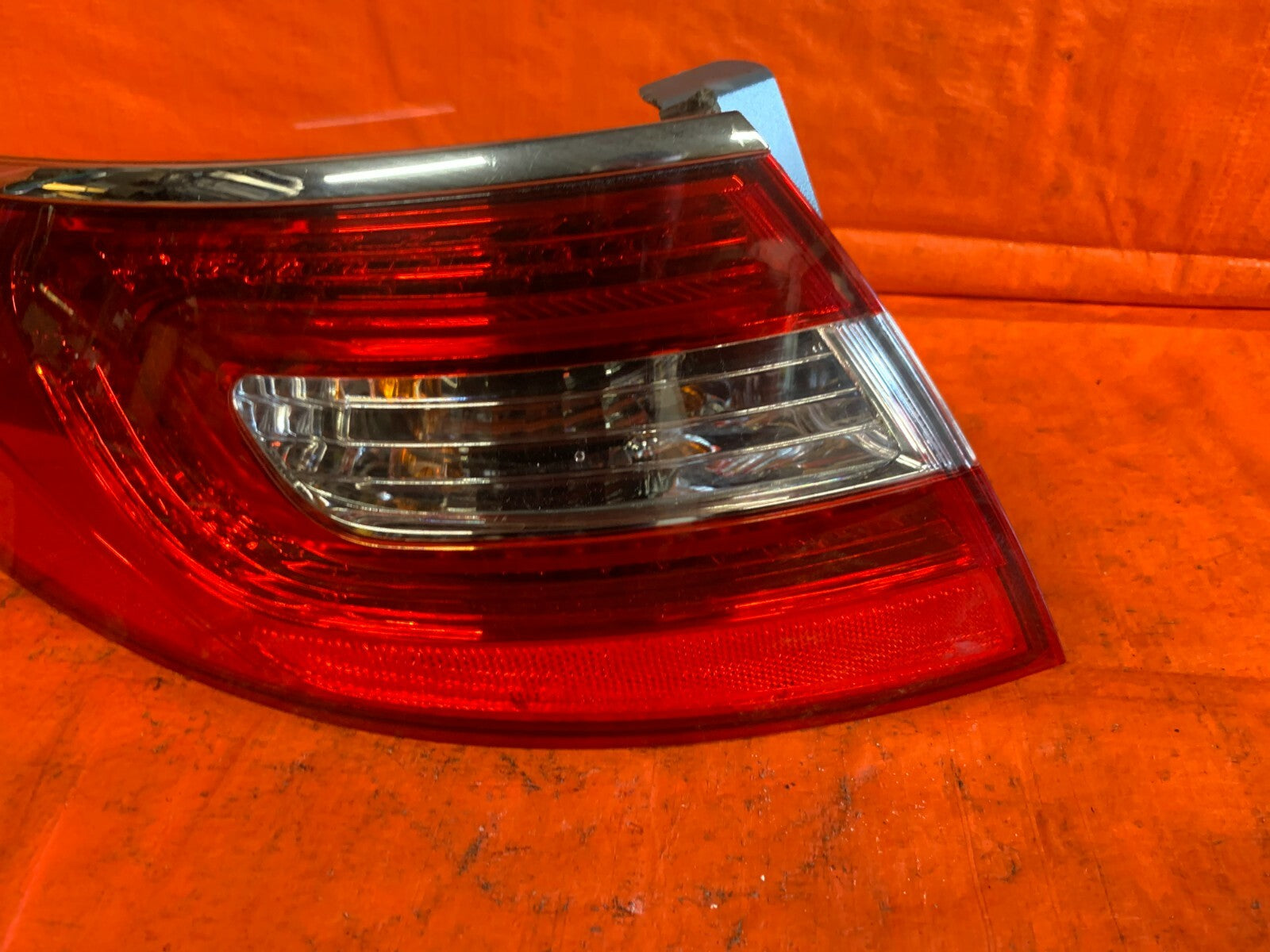 12 17 HYUNDAI AZERA   DRIVER LEFT QUARTER PANEL MOUNTED   TAIL LIGHT LAMP   OEM1