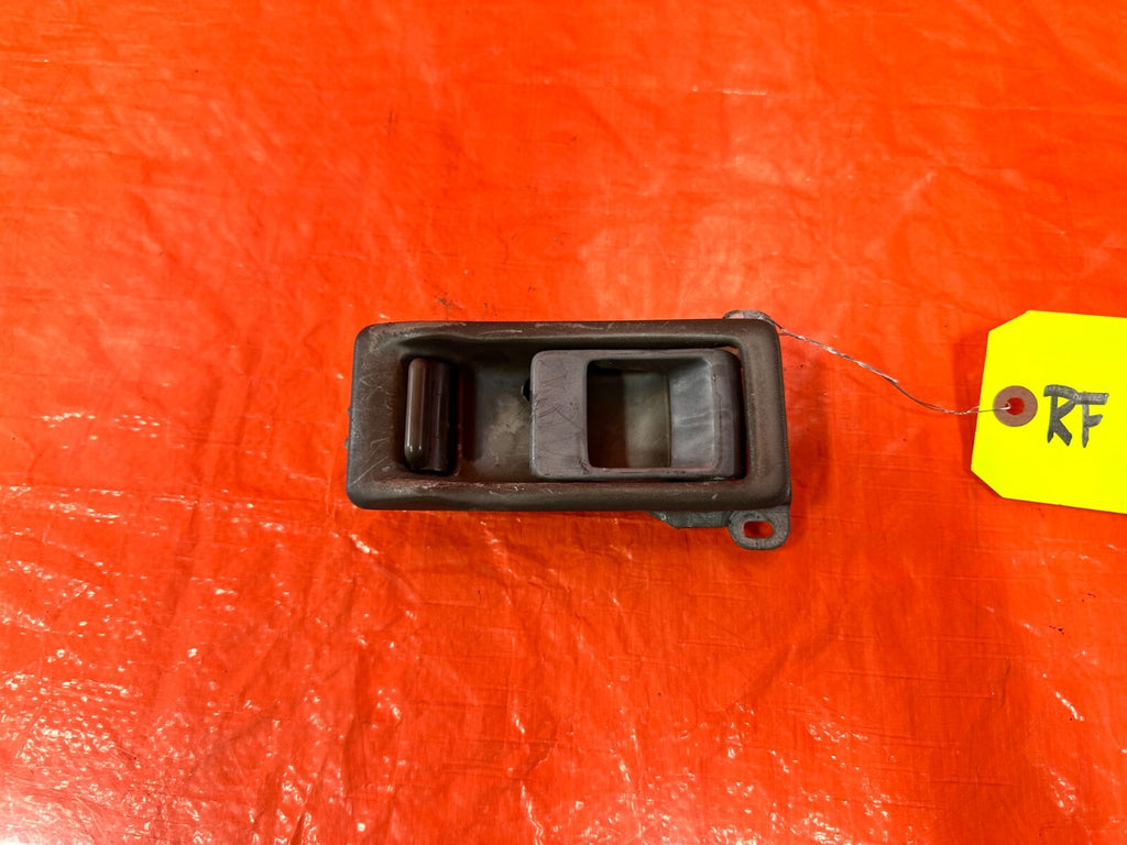 88 91 HONDA CRX PASSENGER RIGHT INTERIOR DOOR HANDLE W/ TRIM BLAK COLOR OEM #2772