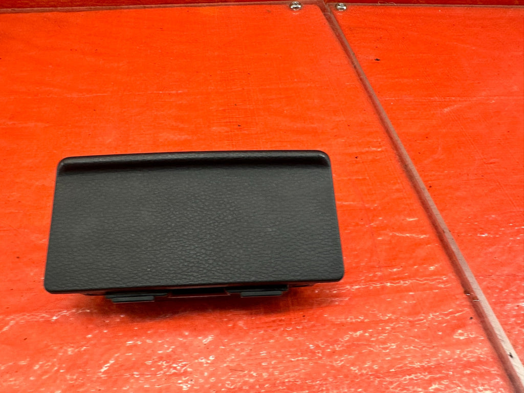 08 09 INFINITI G37 2D COUPE AUTOMATIC ONLY CENTER CONSOLE ARM REST ASH TRAY #2075