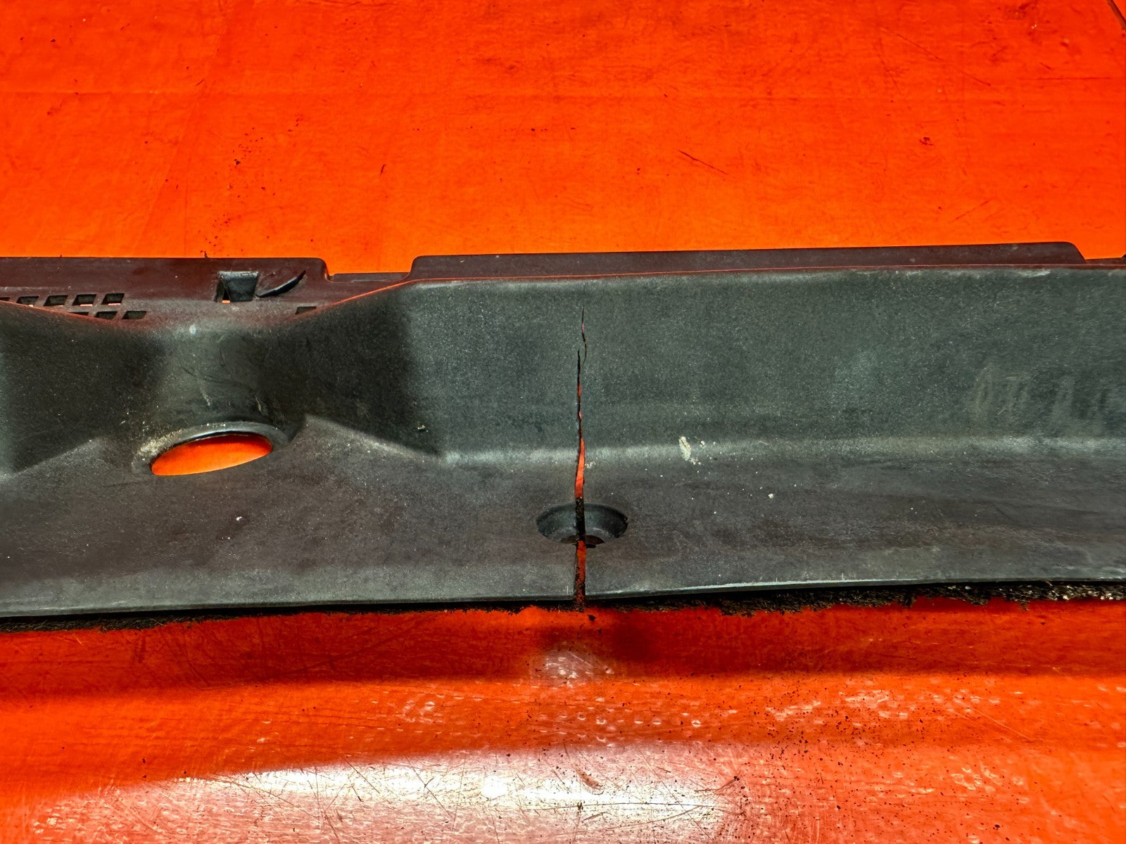 94 01 ACURA INTEGRA FRONT WINDSHIELD WIPER COWL PLASTIC TRIM OEM #33116