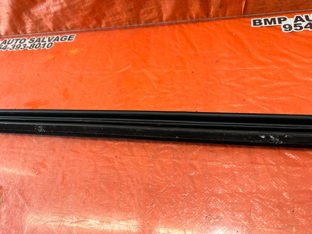 08 15 INFINITI G37 Q60   LEFT & RIGHT   DOOR PANEL INTERIOR GLASS TRIM   OEM 2454