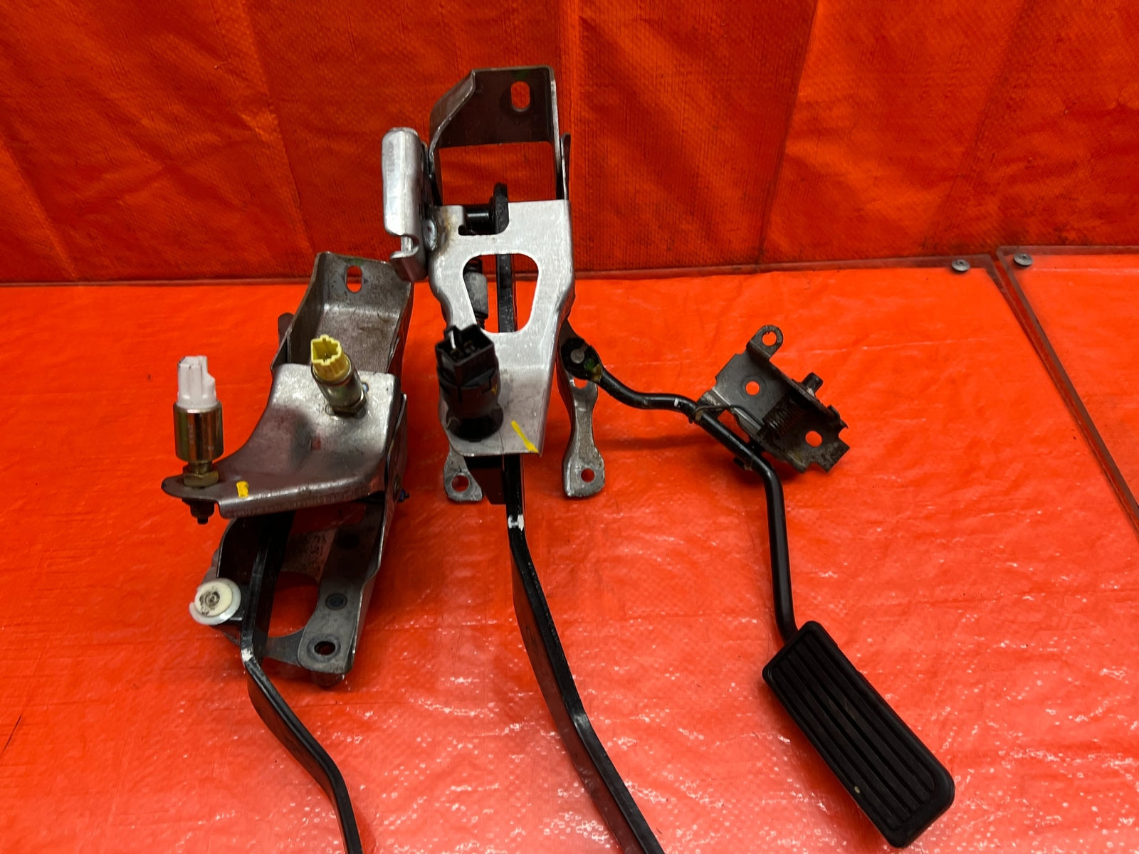 02 05 HONDA CIVIC SI EP3 HATC   MANUAL PEDALS   GAS BRAKE CLUTCH   OEM #1766