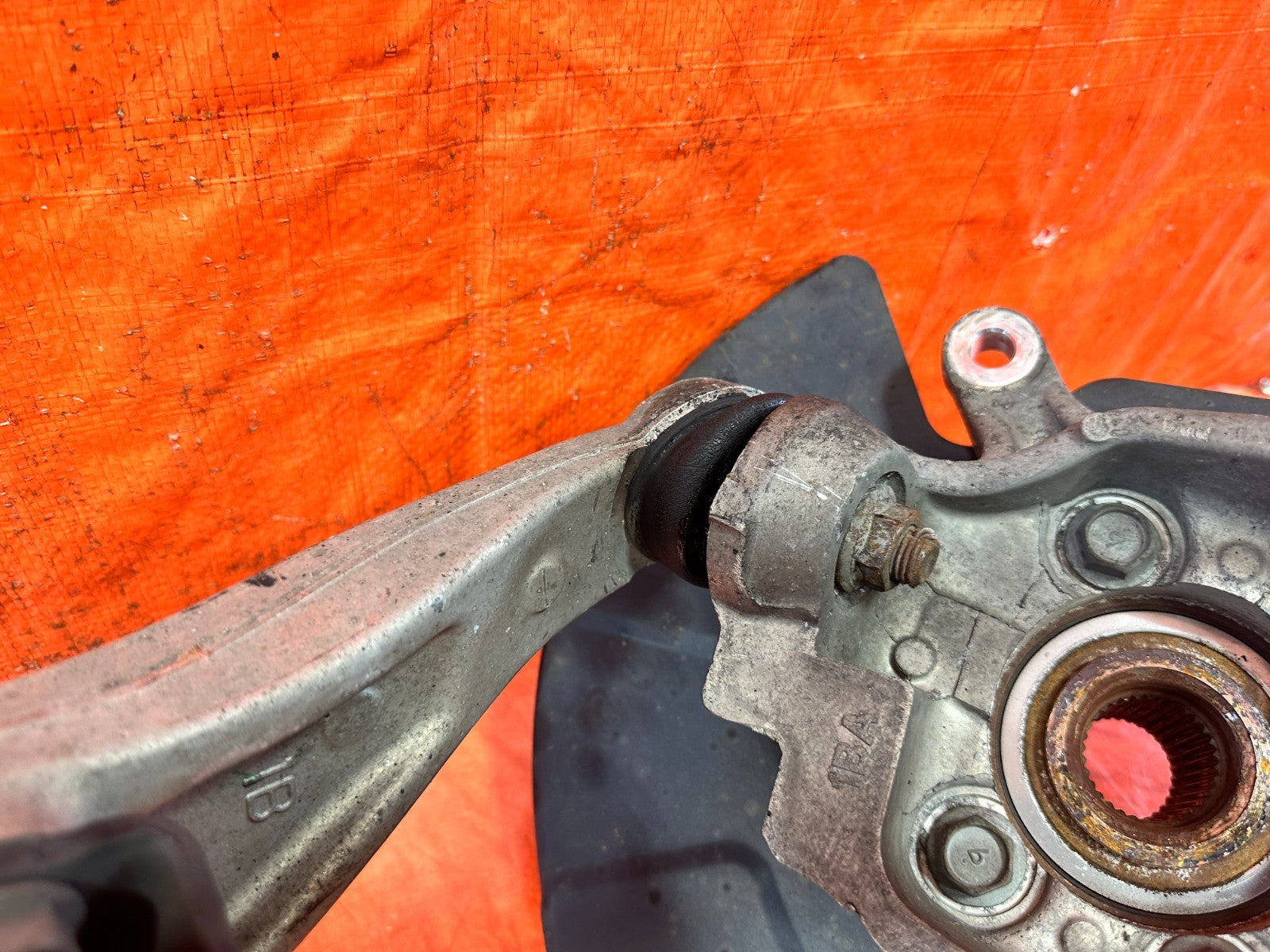 08 15 INFINITI G37 & Q60   DRIVER LEFT REAR SPINDLE KNUCKLE W/ CONTROL ARMS #32913