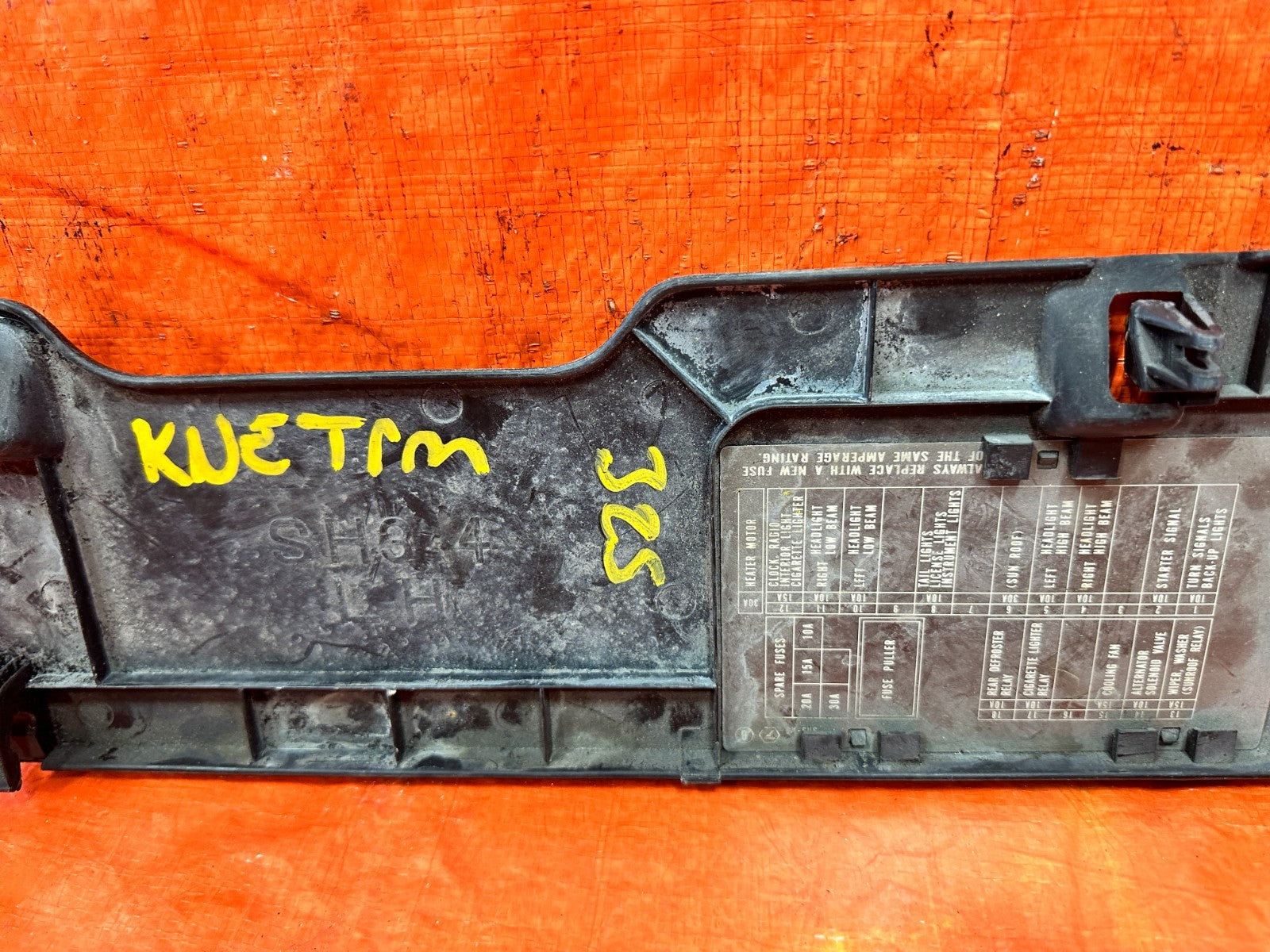 90 91 HONDA CIVIC HATCHBACK   UNDER STEERING COLUMN IGNITION KNEE TRIM OEM 3255