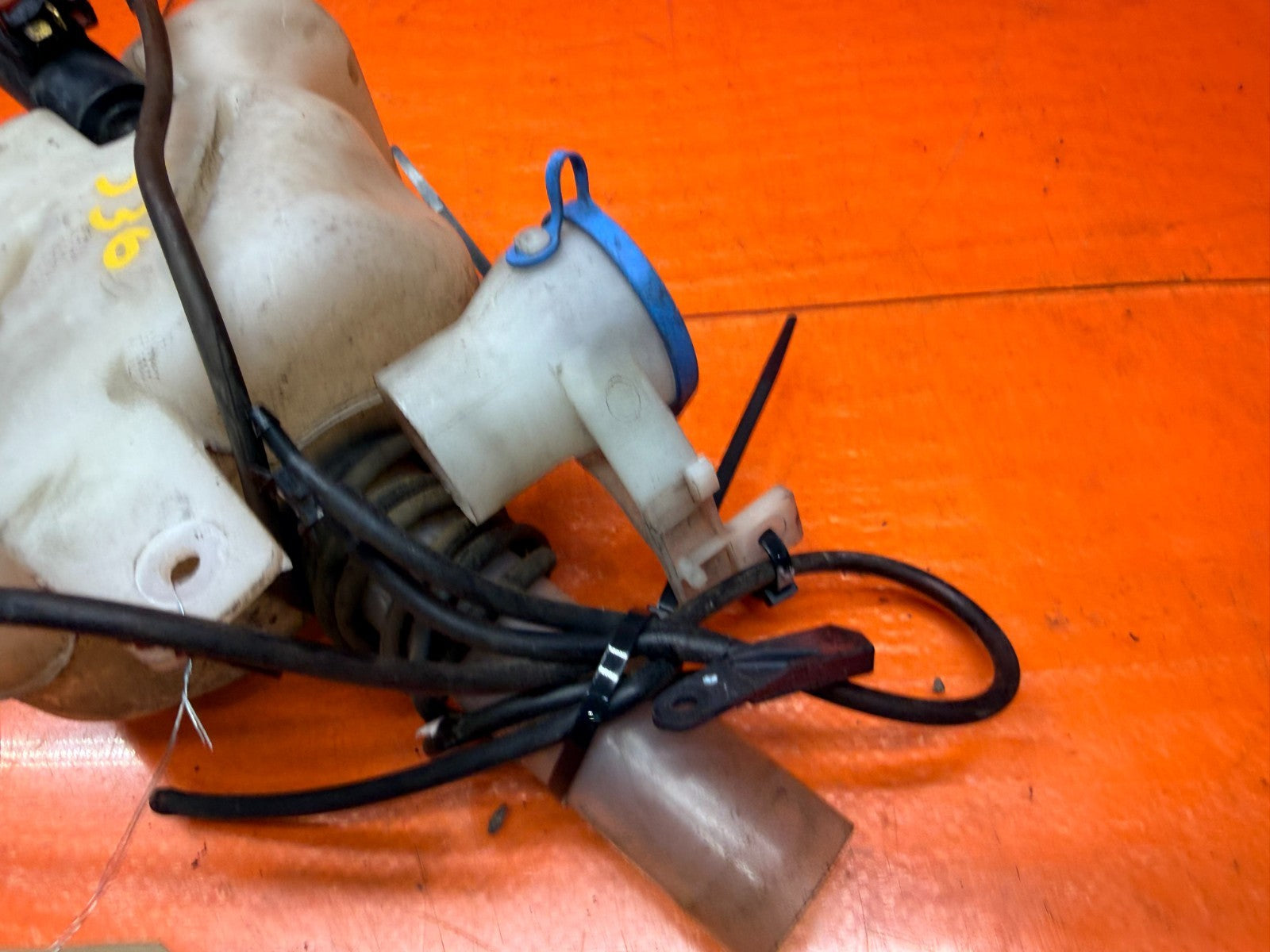 97 01 HONDA PRELUDE 2.2L WINDSHIELD WASHER FLUID RESERVOIR TANK MOTOR LINES #3365