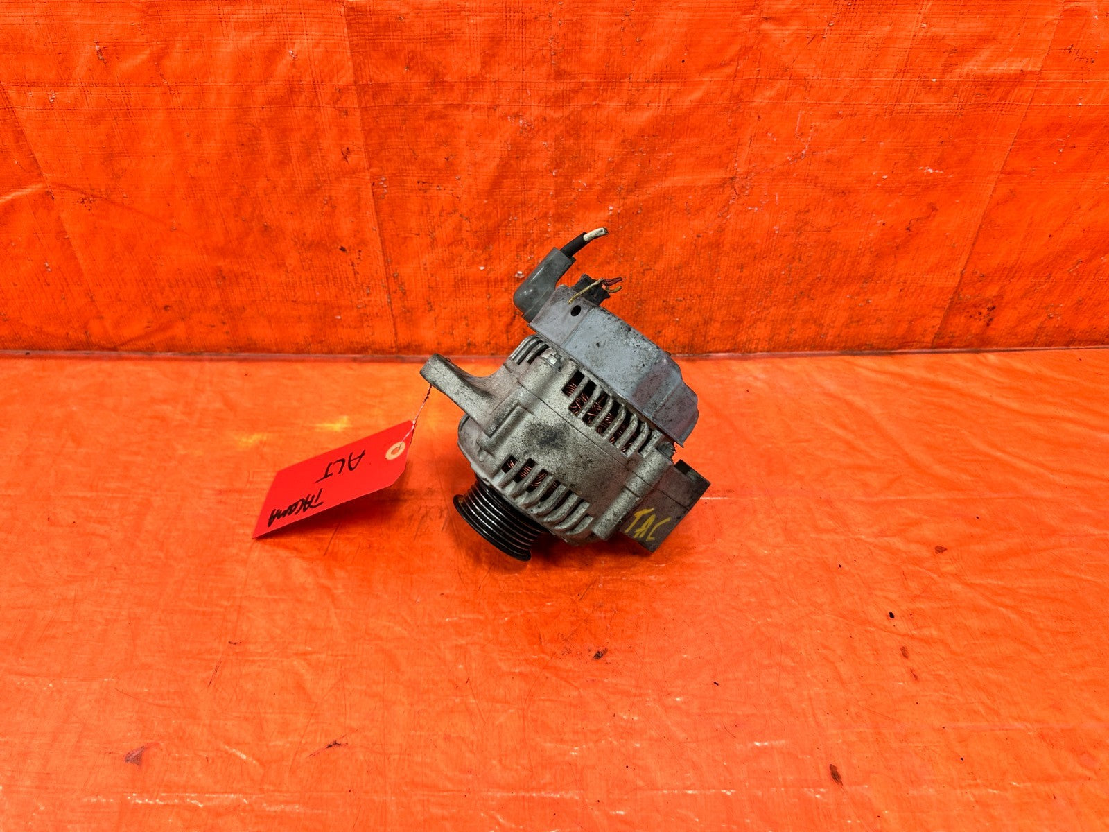 95 97 TOYOTA TACOMA   2RZ FE 2.4L   ALTERNATOR W/ PULLEY   OEM2