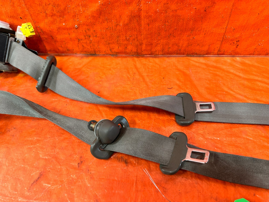 02 06 ACURA RSX   FRONT SEAT BELT SET   LEFT & RIGHT SEAT BELTS GRAY OEM #3153