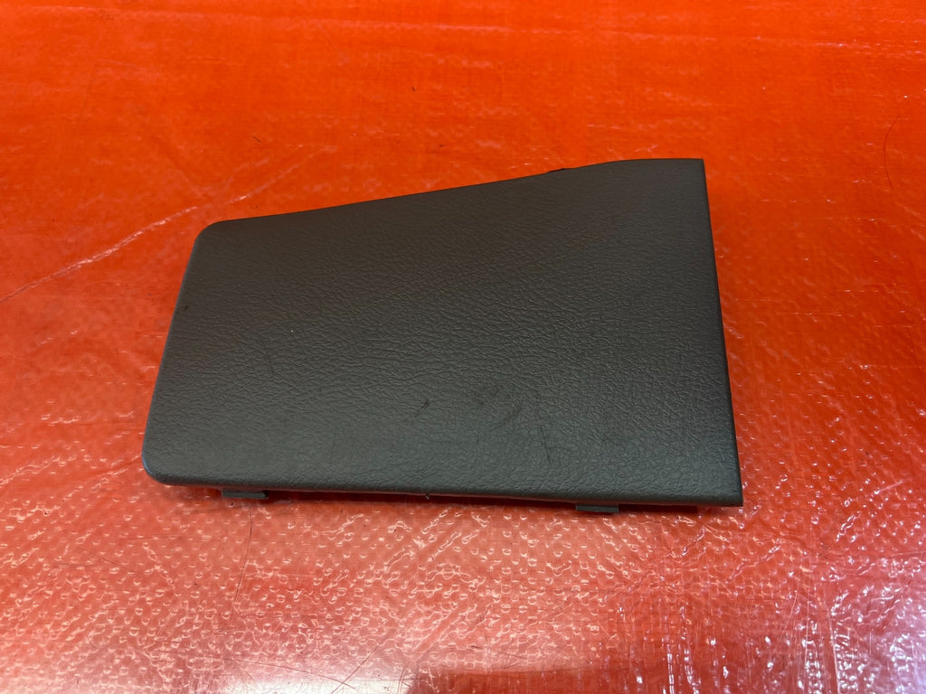 94 01 ACURA INTEGRA 2D   PASSENGER RIGHT REAR TAIL LIGHT LAMP COVER TRIM TAN 1640