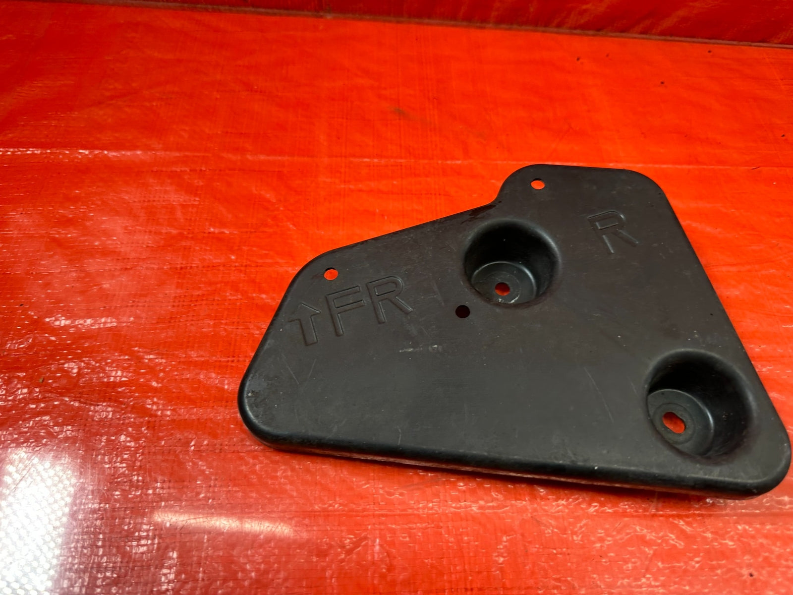17 20 INFINITI Q60   TUNNEL STAY BRACKET RIGHT   OEM FACTORY #2006