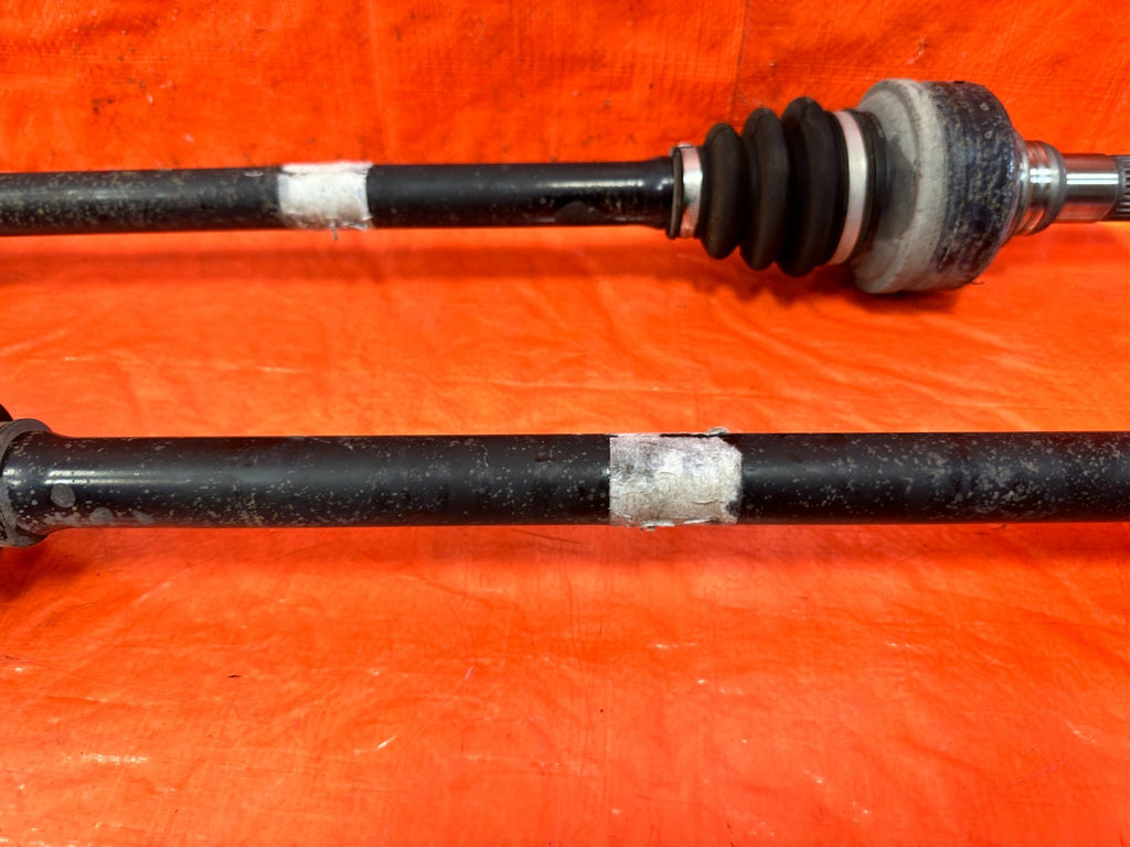 13 16 HYUNDAI GENESIS COUPE 3.8L   AUTO TRANS   LEFT AND RIGHT AXLES OEM 2995