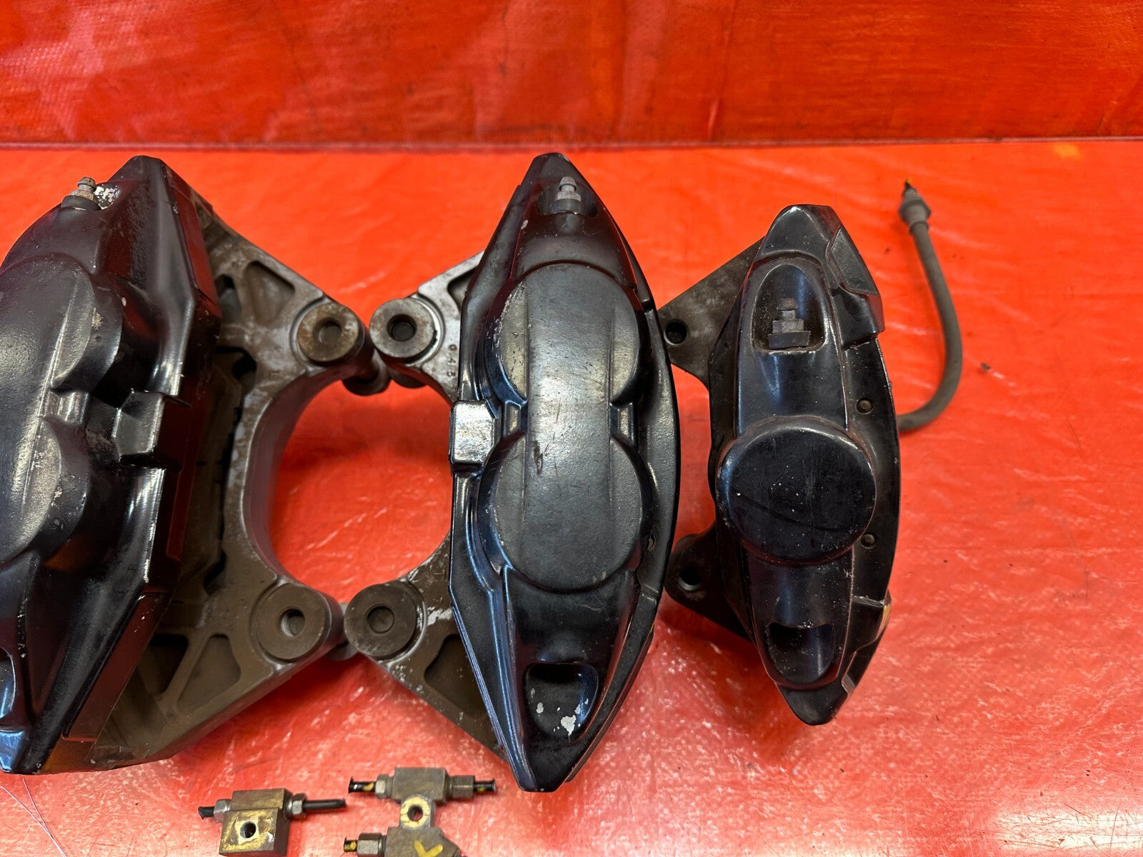 08 15 INFINITI G37 & Q60 SPORT   AKEBONO   BRAKE CALIPERS LEFT & RIGHT   OEM 2323