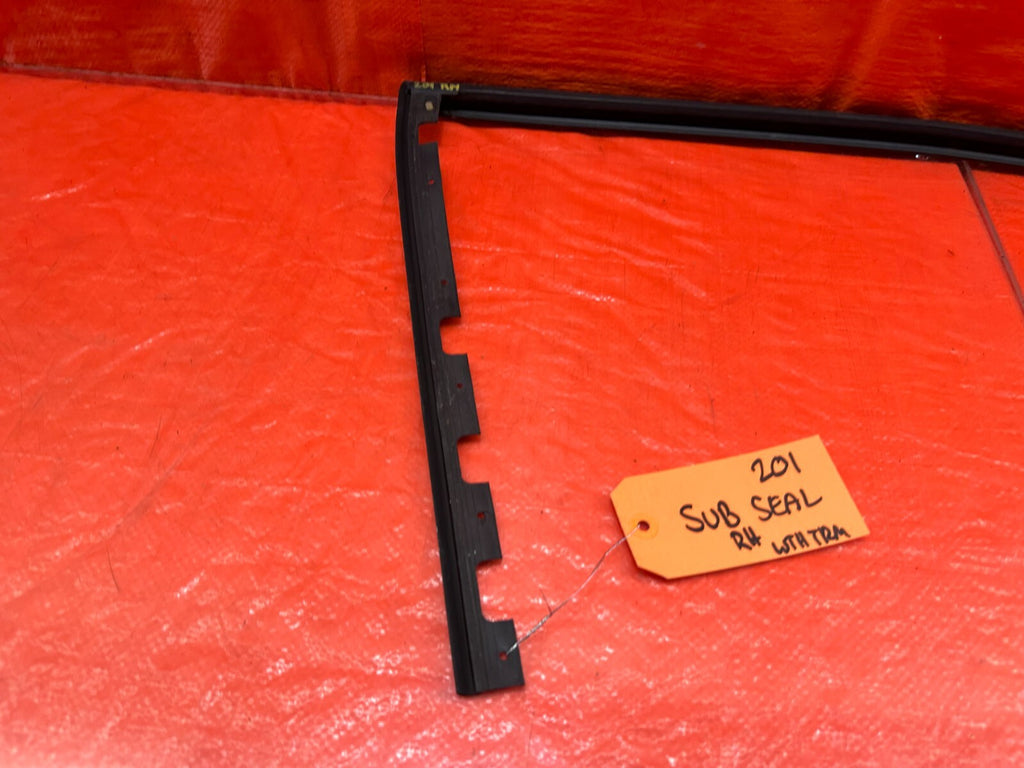 96 00 HONDA CIVIC   COUPE & HATCH   PASSENGER RIGHT DOOR GLASS SUB SEAL OEM #2019