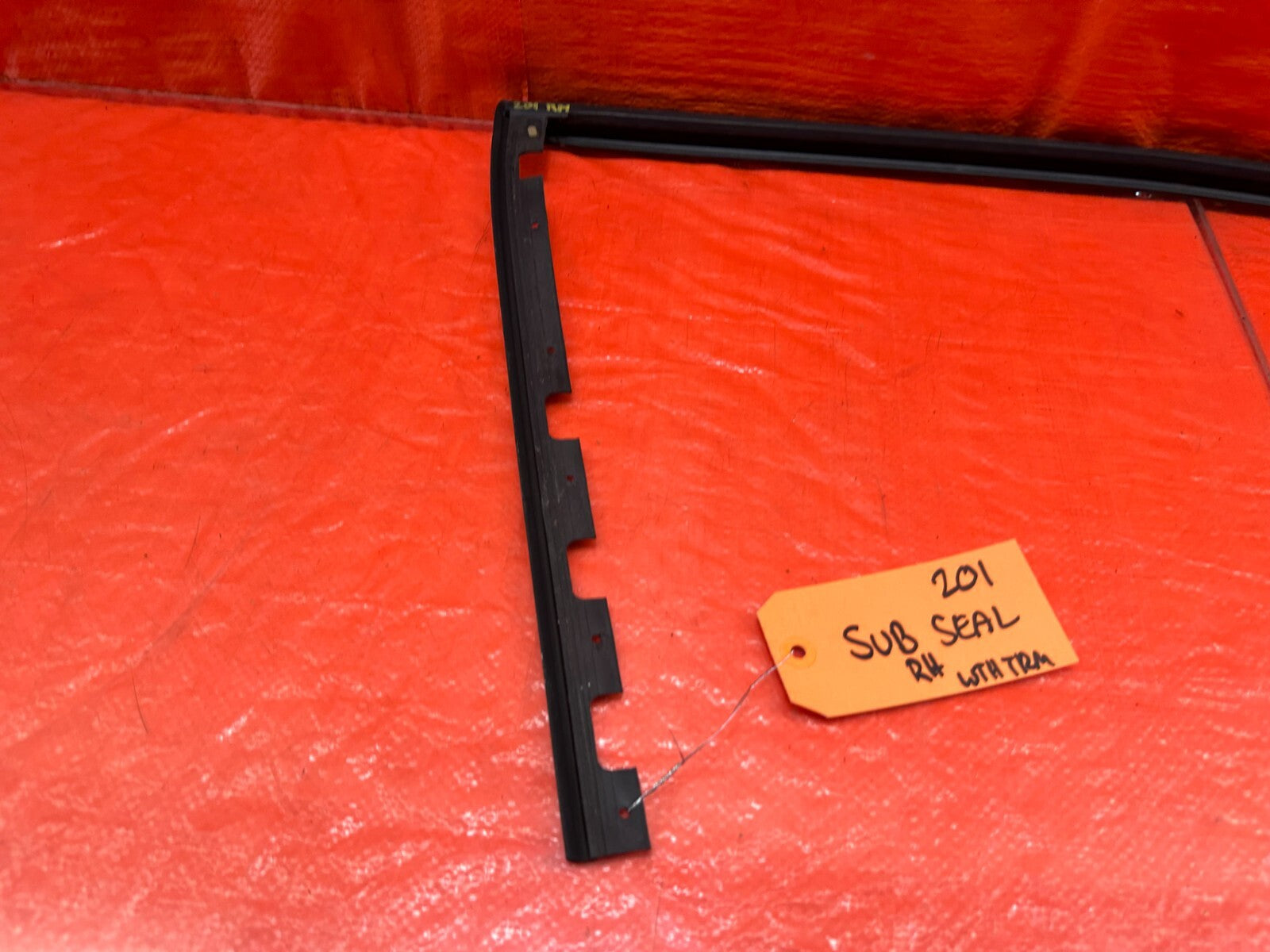 96 00 HONDA CIVIC   COUPE & HATCH   PASSENGER RIGHT DOOR GLASS SUB SEAL OEM #2019