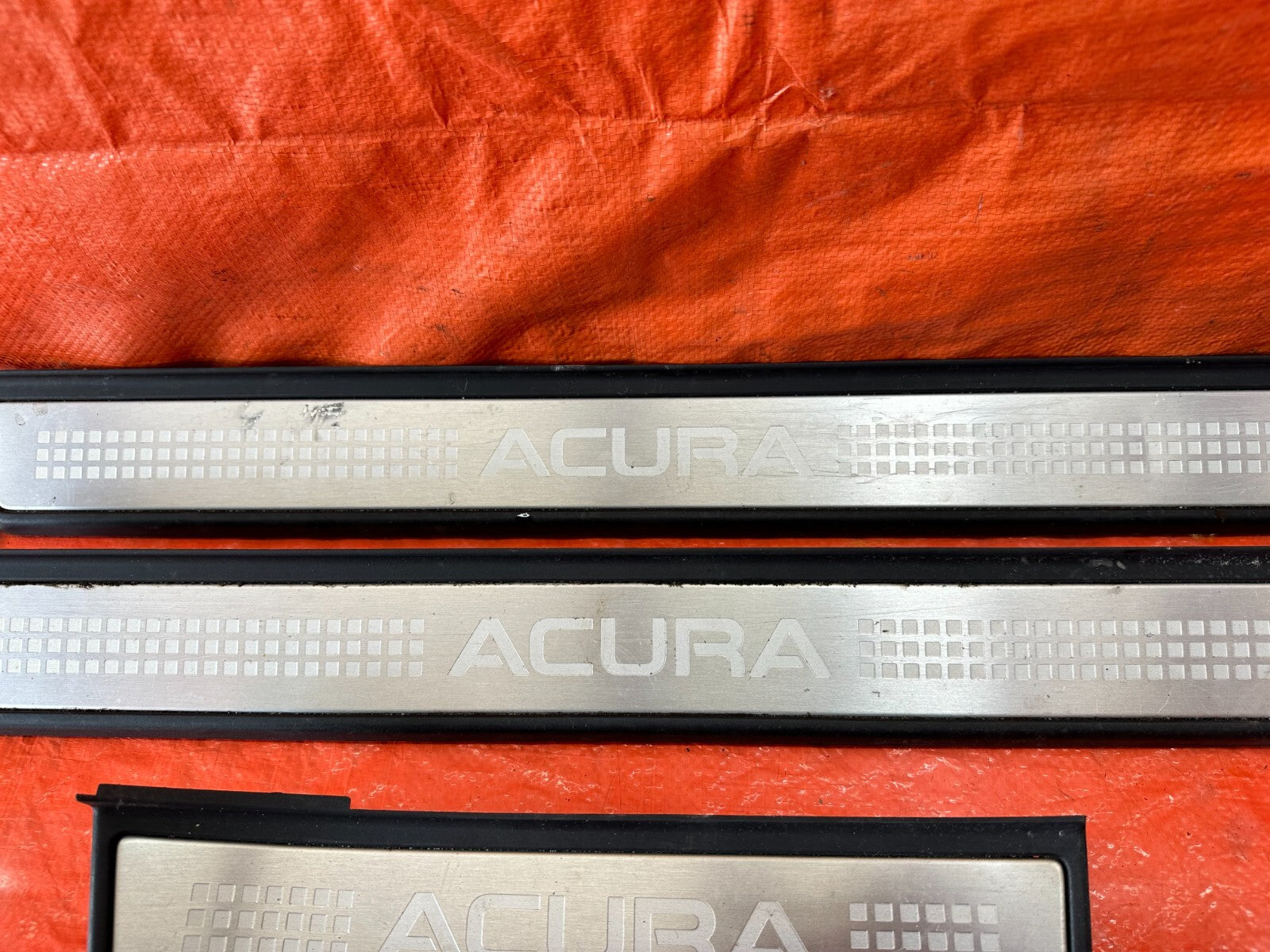 04 08 ACURA TL   LEFT AND RIGHT FLOOR PILLARS SCUFF PLATE SET   OEM #2347
