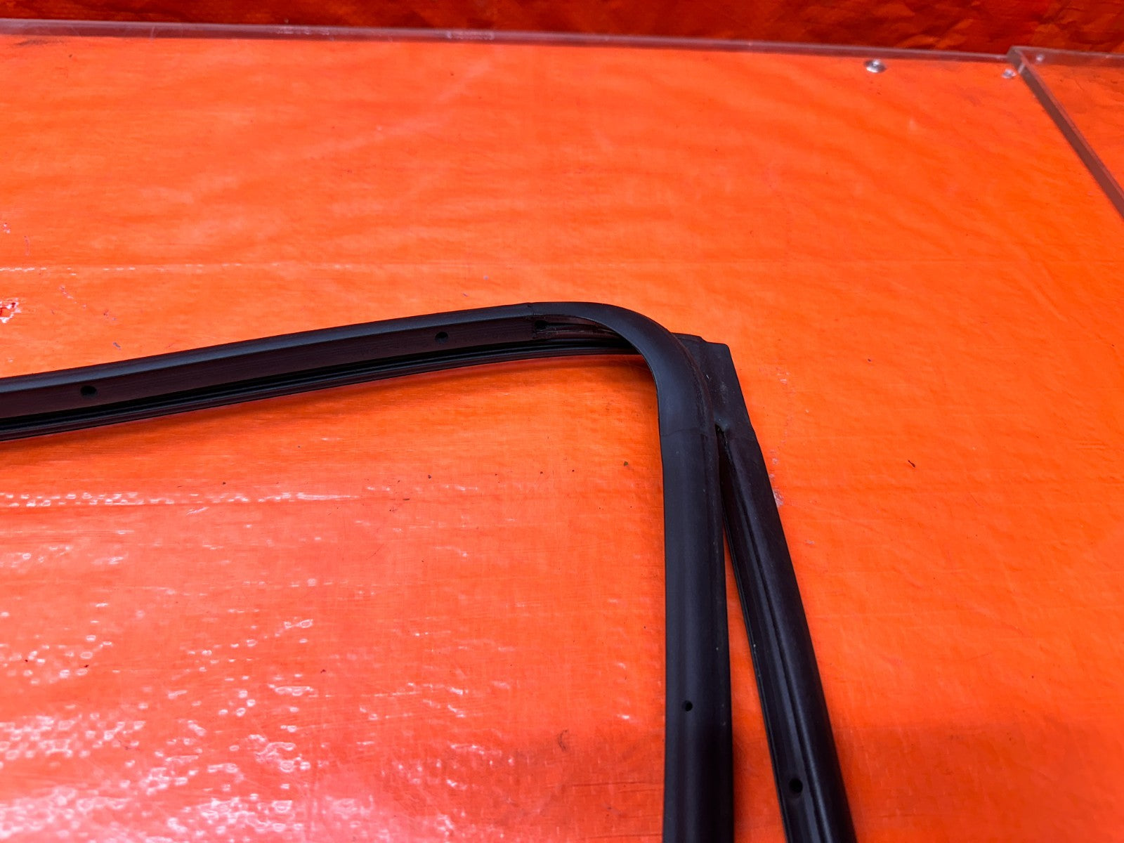 04 08 ACURA TSX LEFT REAR DOOR WINDOW WEATHERSTRIP RUN CHANNEL SEAL OEM 3307