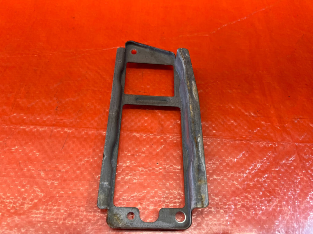 93 97 HONDA DEL SOL   WINDOW SWITCH DOOR PANEL BRACKET   RIGHT SIDE   OEM #1465