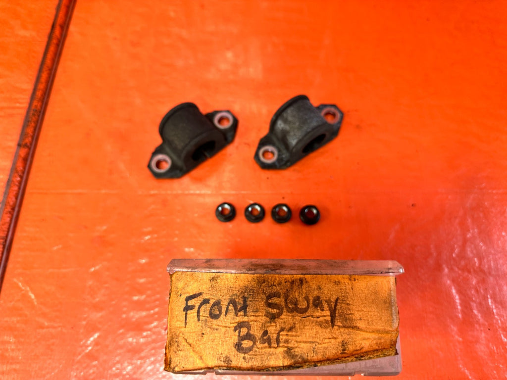 07 11 MAZDA RX8 RX 8   LEFT & RIGHT FRONT SWAY BAR BRACKETS   OEM #3031