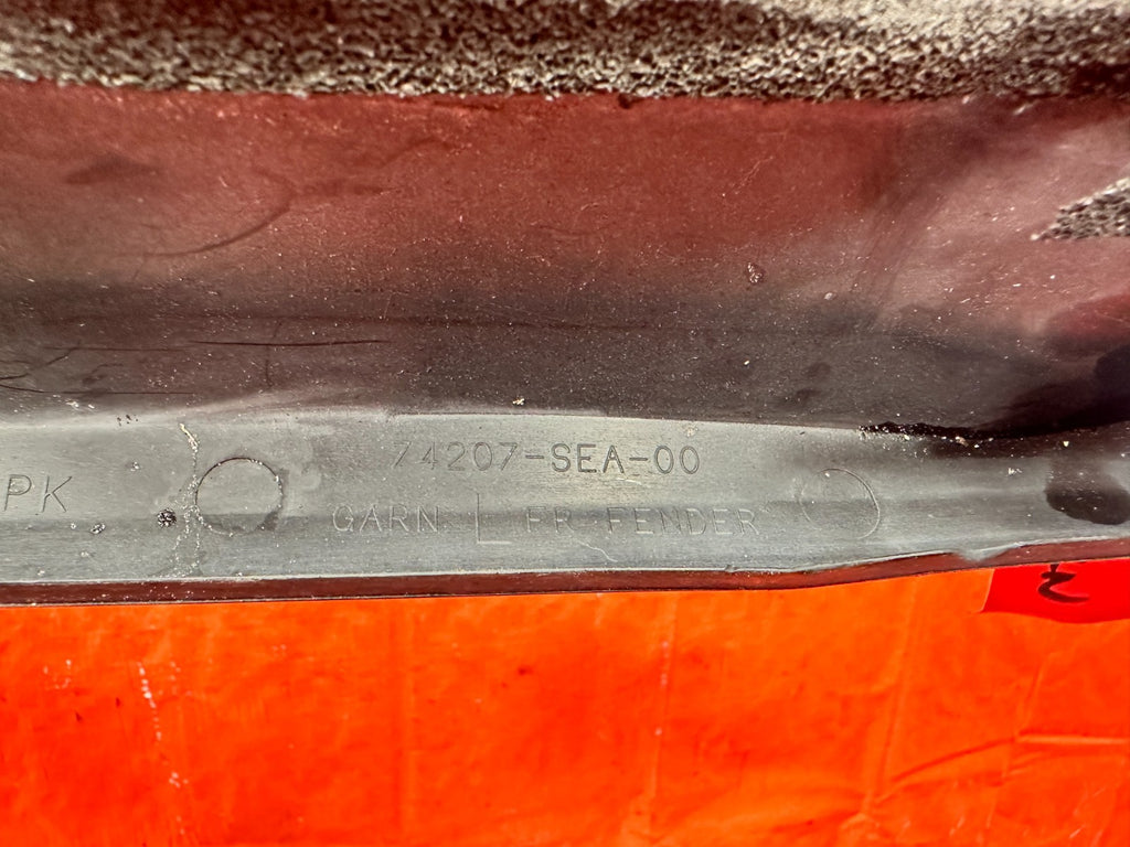 04 05 ACURA TSX   TOP OF THE FENDER   DRIVER LEFT TRIM PLASTIC   OEM #3122