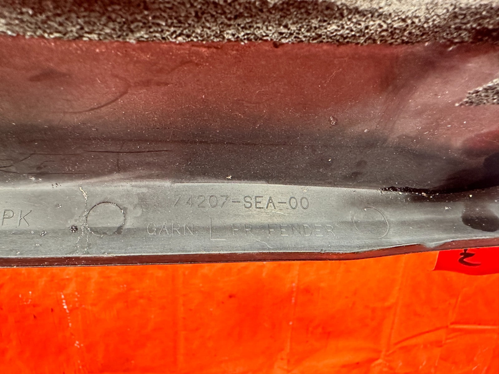 04 05 ACURA TSX   TOP OF THE FENDER   DRIVER LEFT TRIM PLASTIC   OEM #3122