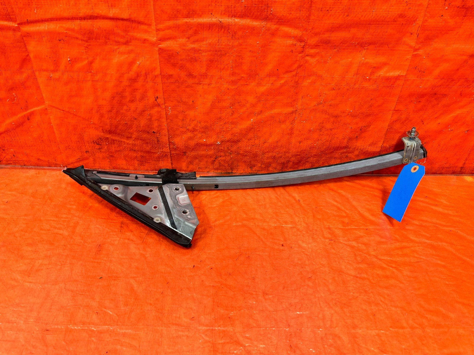 09 15 INFINITI G37 CONVERTIBLE   RIGHT   DOOR SASH GUIDE TRIANGLE OEM 3103