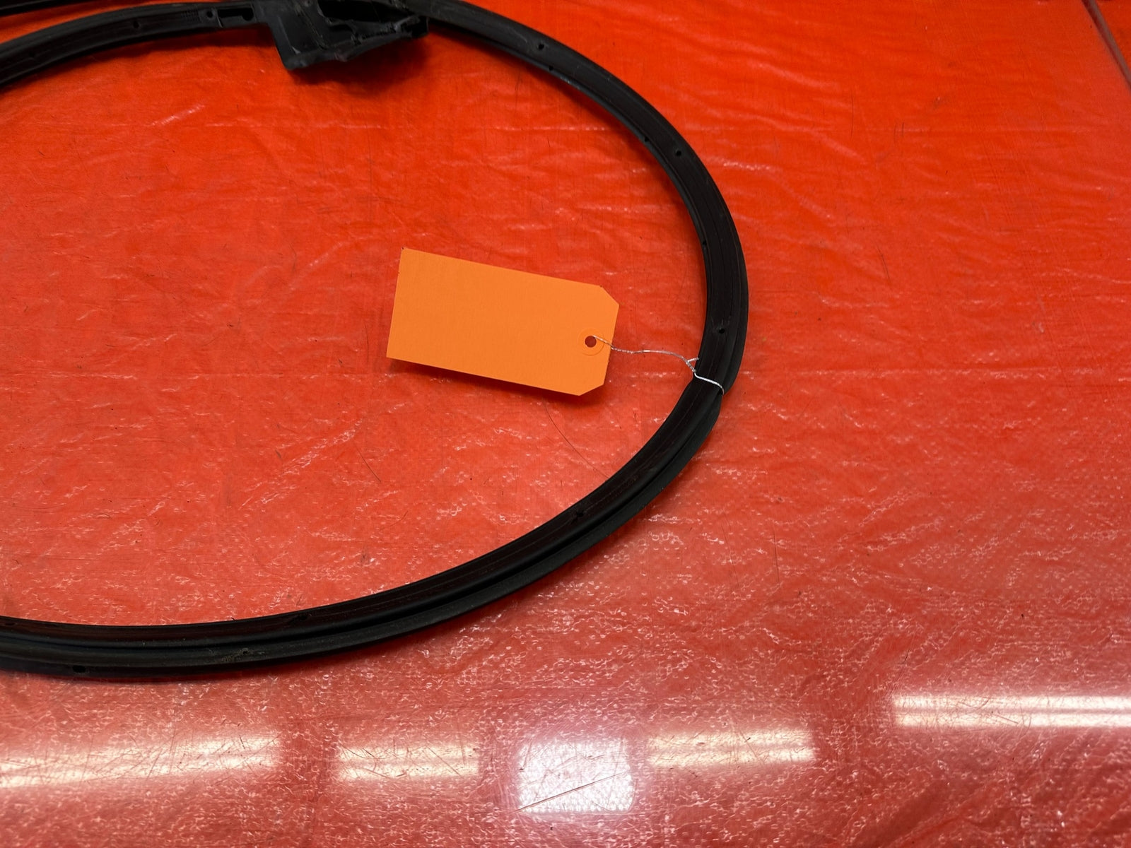 10 16 HYUNDAI GENESIS COUPE RIGHT LOWER DOOR WEATHER STRIP RUBBER SEAL 21916