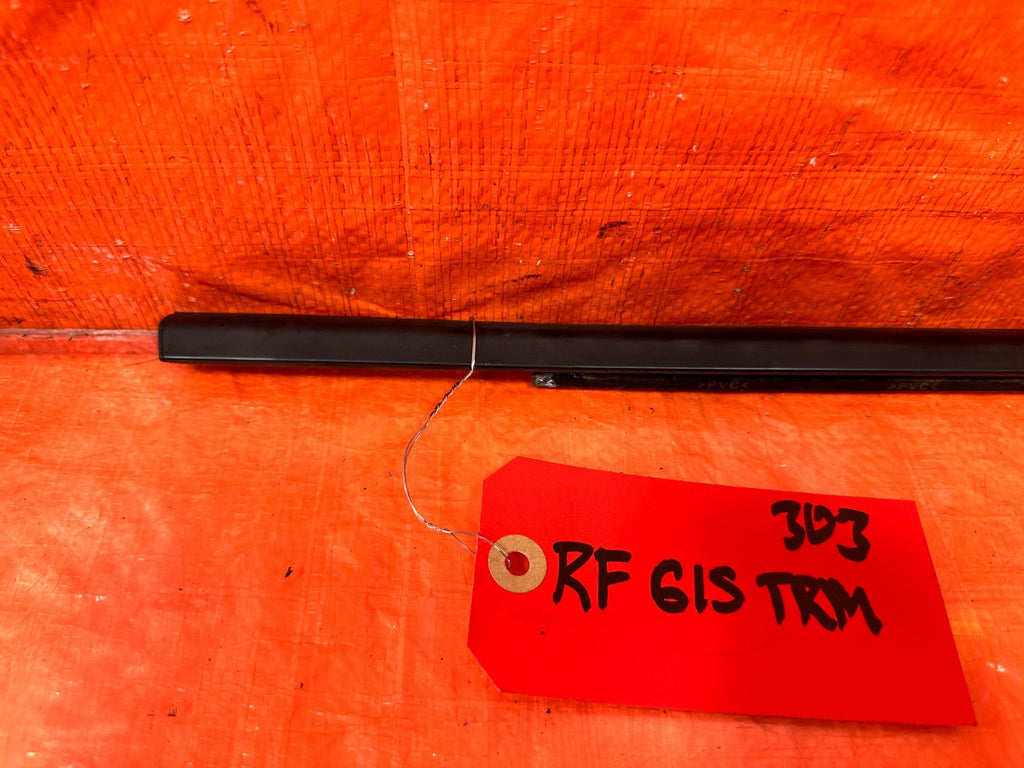 04 11 MAZDA RX8 RX 8   PASSENGER RIGHT EXTERIOR WINDOW GLASS TRIM   OEM #3031