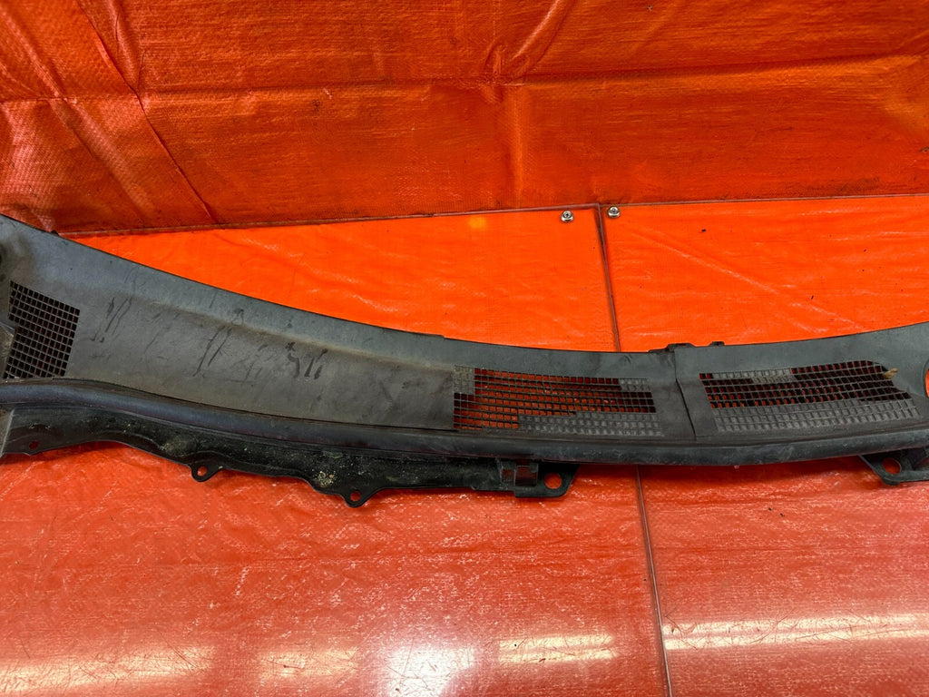 08 15 INFINITI G37 COUPE CONVERTIBLE WINDSHIELD WIPER COWL TRIM PLASTIC OEM 2325
