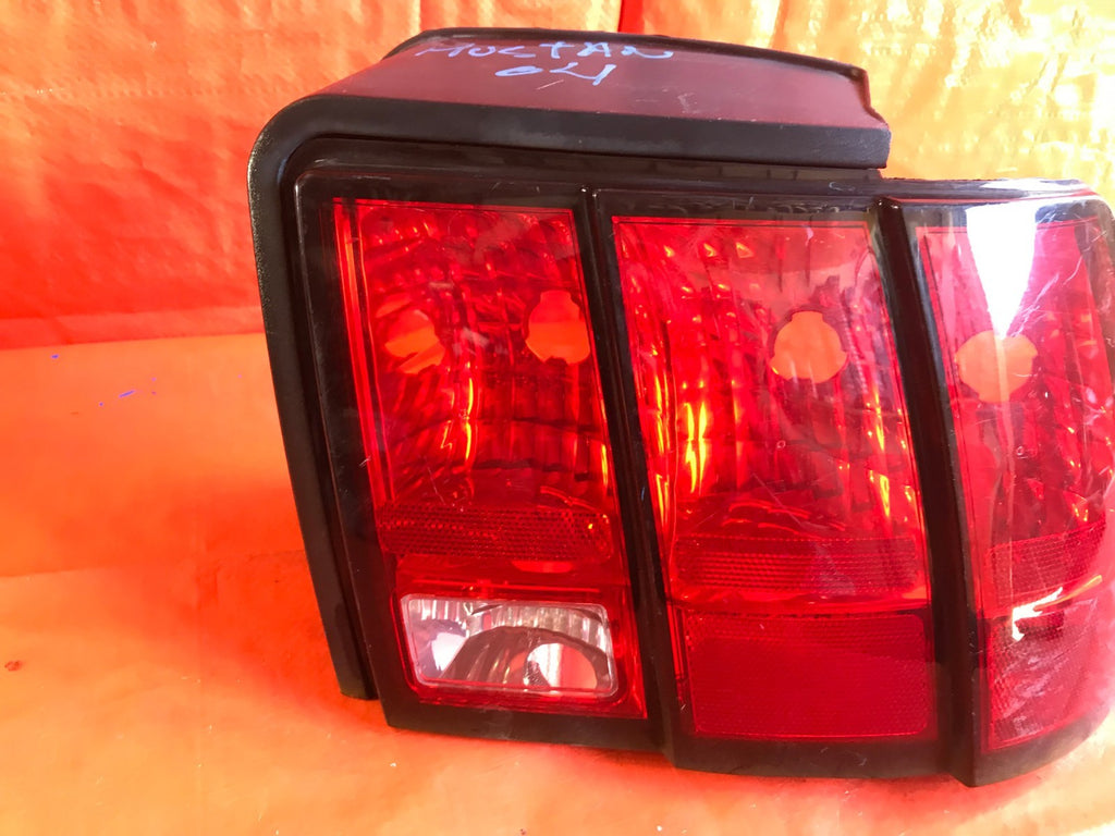 OEM 2004 04 FORD MUSTANG PASSENGER RIGHT TAIL LIGHT LAMP R RH  6