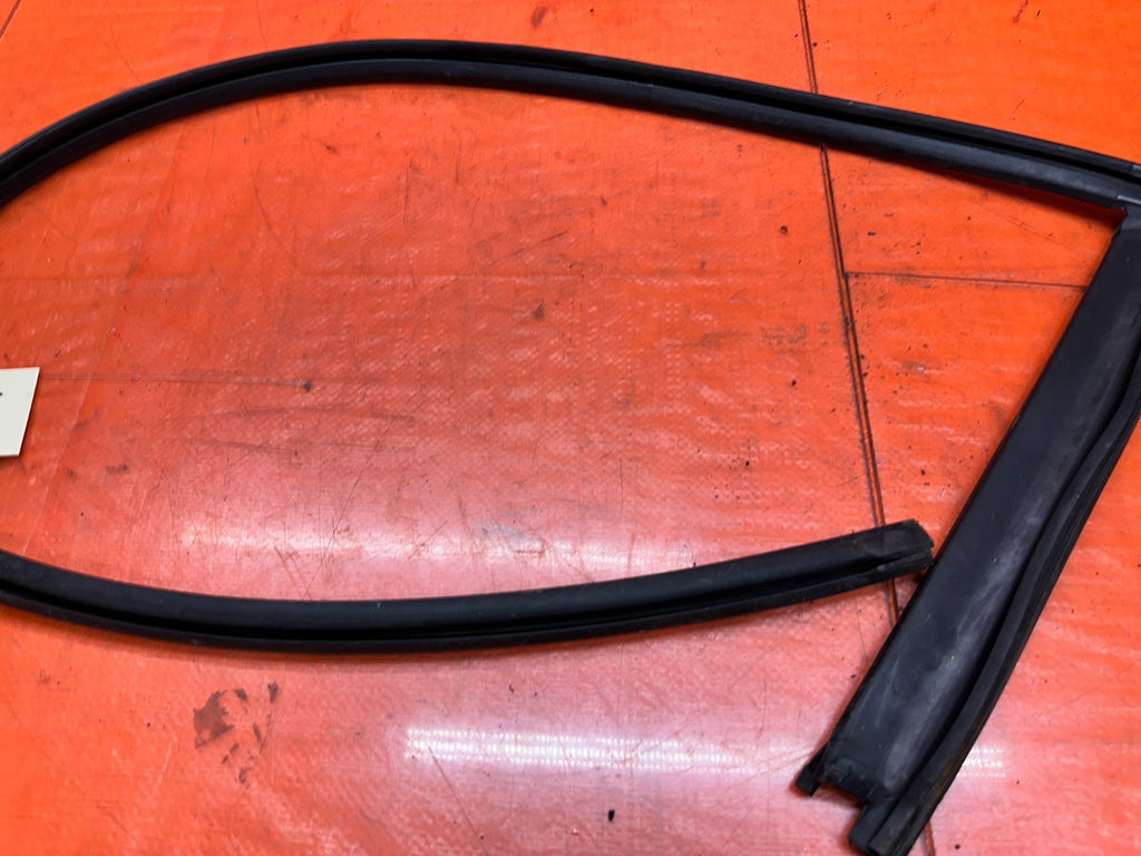 97 01 HONDA PRELUDE 2.2L DRIVER LEFT DOOR WINDOW UPPER WEATHER STRIP OEM #3369