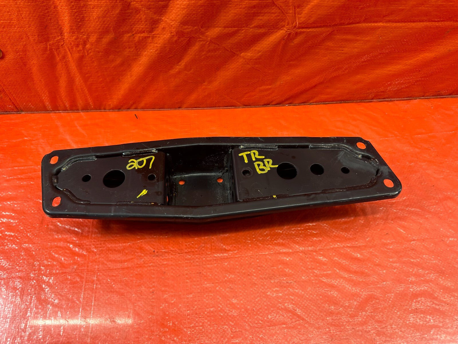 08 15 INFINITI G37 & Q60 COUPE   RWD ONLY   MANUAL TRANSMISSION BRACKET OEM #2078