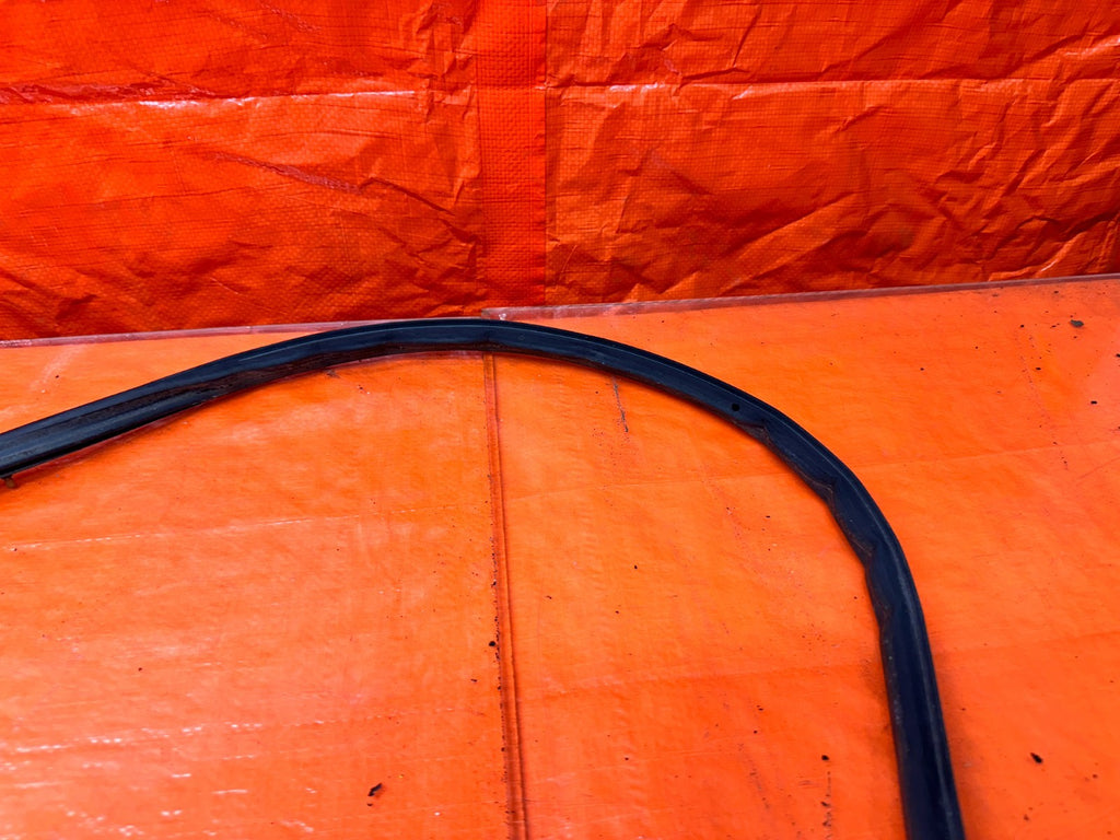 92 96 HONDA PRELUDE LEFT DRIVER DOOR WEATHERSTRIP OEM #33211