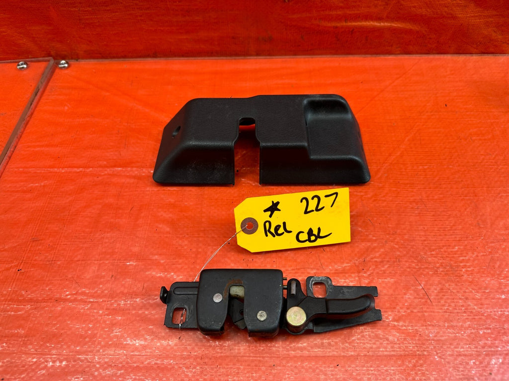 93 97 HONDA DEL SOL   TARGA TOP CATCH RELEASE W/ PLASTIC TRIM   OEM #2270