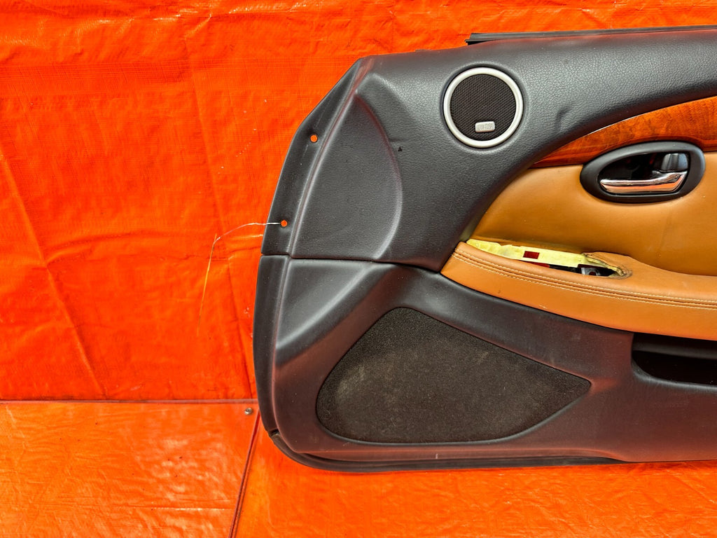 02 05 LEXUS SC430   PASSENGER RIGHT DOOR PANEL   BLACK N PEANUT BUTTER OEM 2885